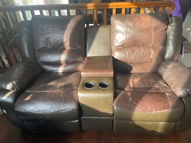 Free reclining sofa set – South End Guelph (pickup) - Photo 2