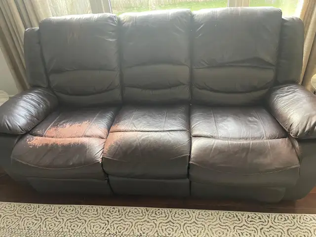 Free reclining sofa set – South End Guelph (pickup) - Photo 4