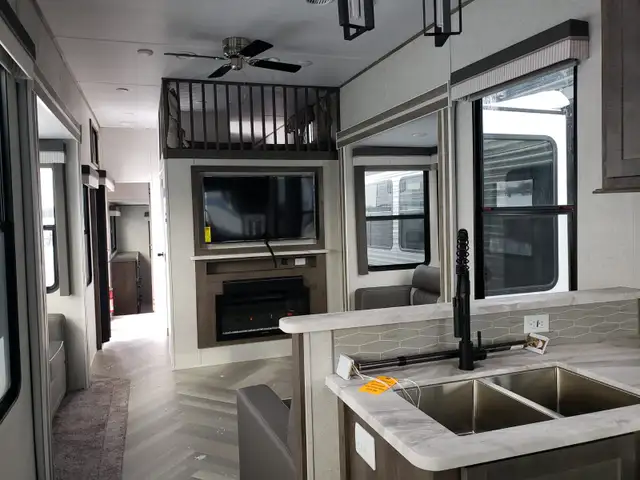 RV Trailer 2021 Forest River Salem Grand Villa 42FK - Photo 2