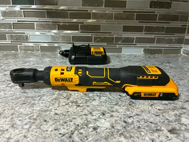 Dewalt 20V Max 3/8' Ratchet Kit