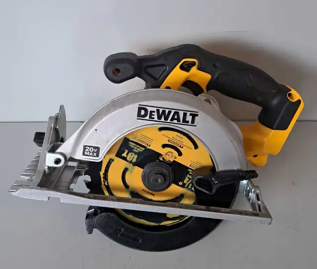 20V 6 1/2' Dewalt Circular Saw DCS391 (31978809)