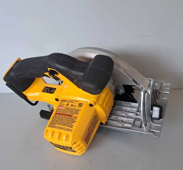 20V 6 1/2' Dewalt Circular Saw DCS391 (31978809) - Photo 2