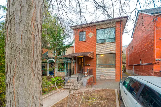 3BR MAIN FLOOR JUST STEPS TO UOFT! HARBORD VILLAGE!