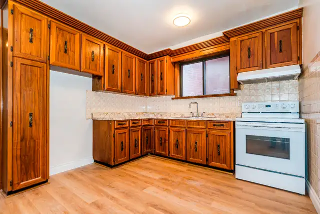 3BR MAIN FLOOR JUST STEPS TO UOFT! HARBORD VILLAGE! - Photo 6