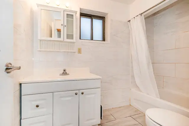 3BR MAIN FLOOR JUST STEPS TO UOFT! HARBORD VILLAGE! - Photo 8