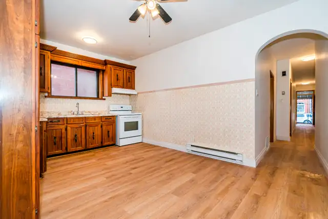 3BR MAIN FLOOR JUST STEPS TO UOFT! HARBORD VILLAGE! - Photo 9