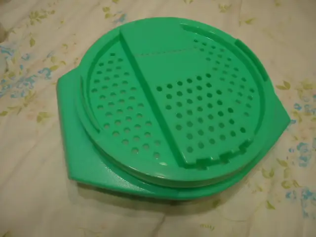 TUPPERWARE CHEESE GRATER - NEW - Photo 2