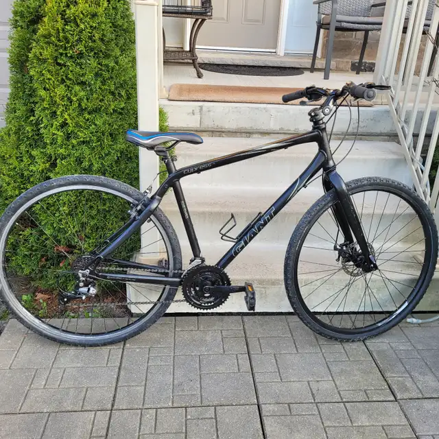 Giant Cypress Hybrid bike(21' L Frame)