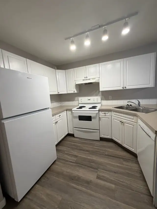 2 Bedroom Sylvan Lake - Photo 4