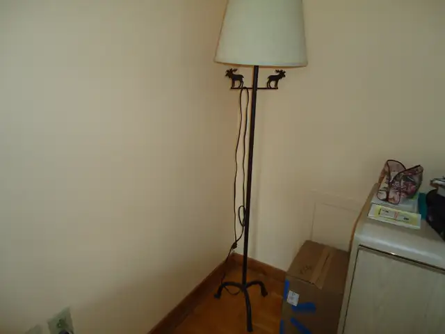 FLOOR LAMP