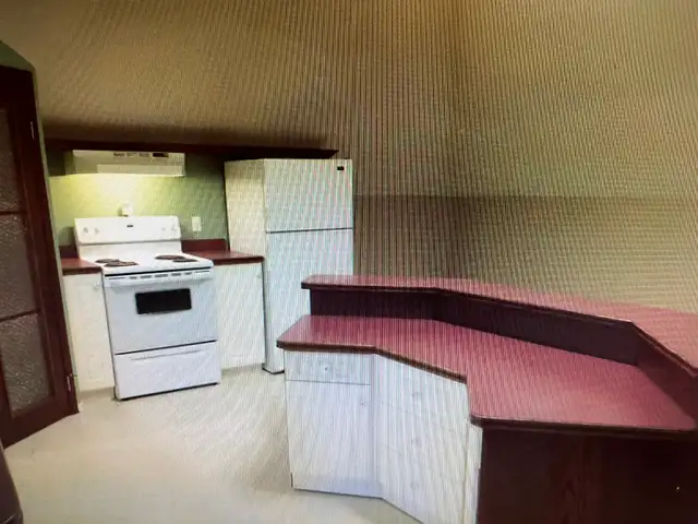 Large one bedroom upper level suite - Photo 2