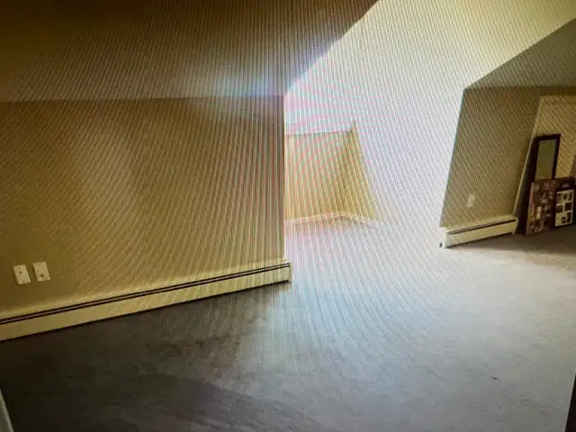 Large one bedroom upper level suite - Photo 4