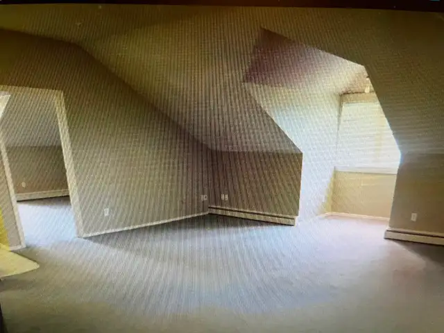 Large one bedroom upper level suite - Photo 5