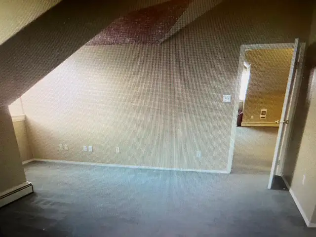 Large one bedroom upper level suite - Photo 8