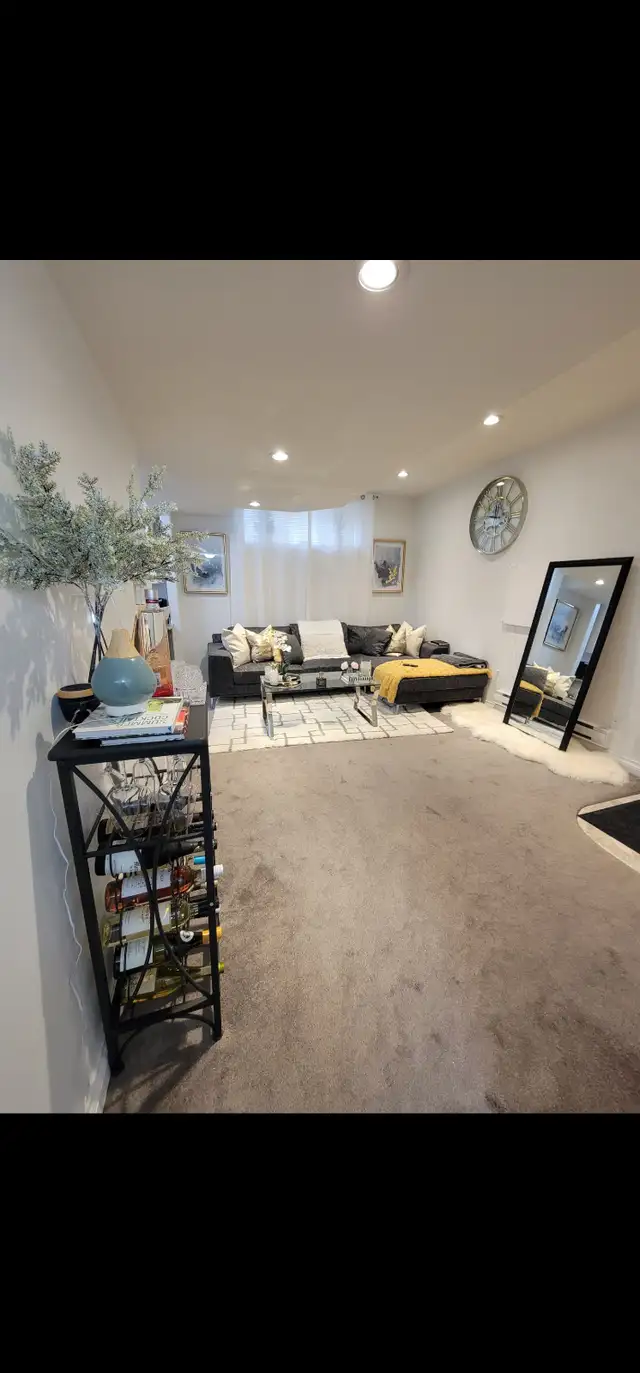 1 bedroom suite in Rosewood May 1