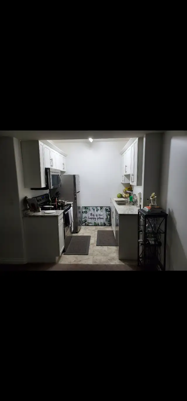 1 bedroom suite in Rosewood May 1 - Photo 2