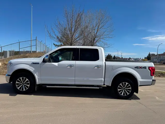 2016 Ford F-150 Lariat 5.0L - SuperCrew - CLEAN CAR FAX - Photo 2