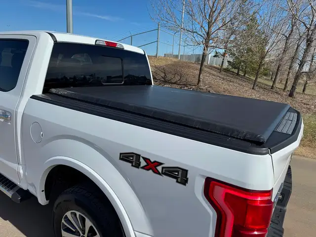 2016 Ford F-150 Lariat 5.0L - SuperCrew - CLEAN CAR FAX - Photo 9