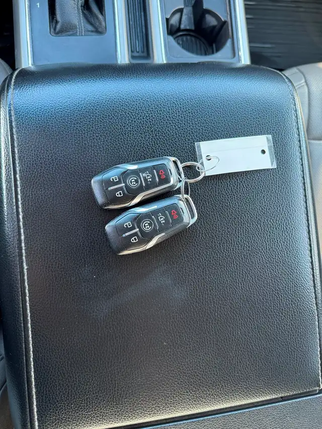 2016 Ford F-150 Lariat 5.0L - SuperCrew - CLEAN CAR FAX - Photo 11