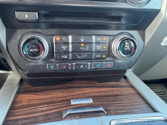 2016 Ford F-150 Lariat 5.0L - SuperCrew - CLEAN CAR FAX - Photo 12