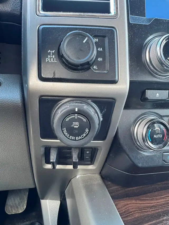 2016 Ford F-150 Lariat 5.0L - SuperCrew - CLEAN CAR FAX - Photo 13