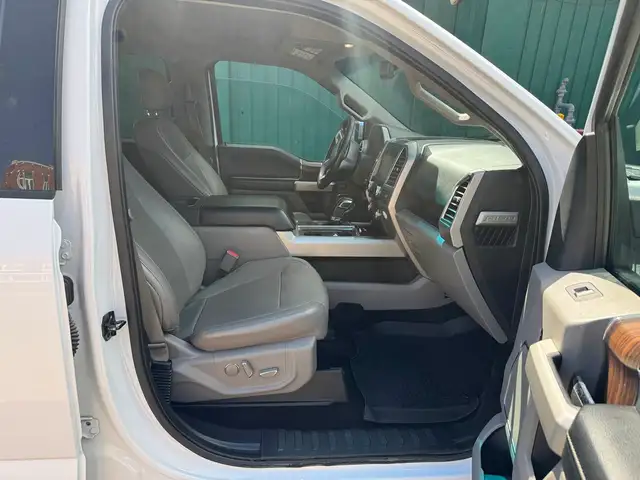 2016 Ford F-150 Lariat 5.0L - SuperCrew - CLEAN CAR FAX - Photo 17