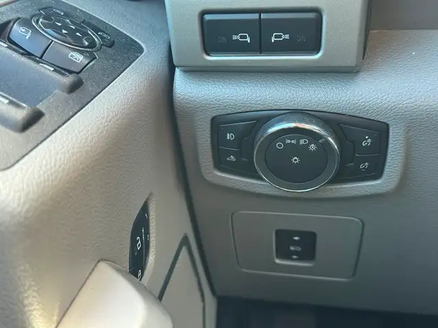 2016 Ford F-150 Lariat 5.0L - SuperCrew - CLEAN CAR FAX - Photo 19