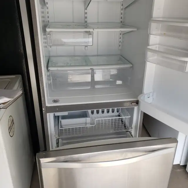 Refrigerator Whirlpool 32.5 Inches wide 22 cu. ft. bottom-freeze - Photo 3