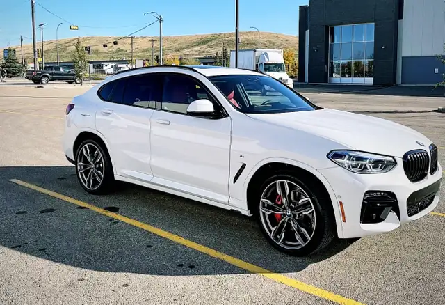 2021 BMW x4 M40i (32K kilometers)