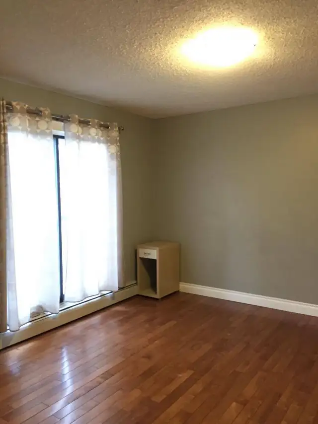 Crescent Heights Apartment - Looking for Female Roommate! - Photo 5