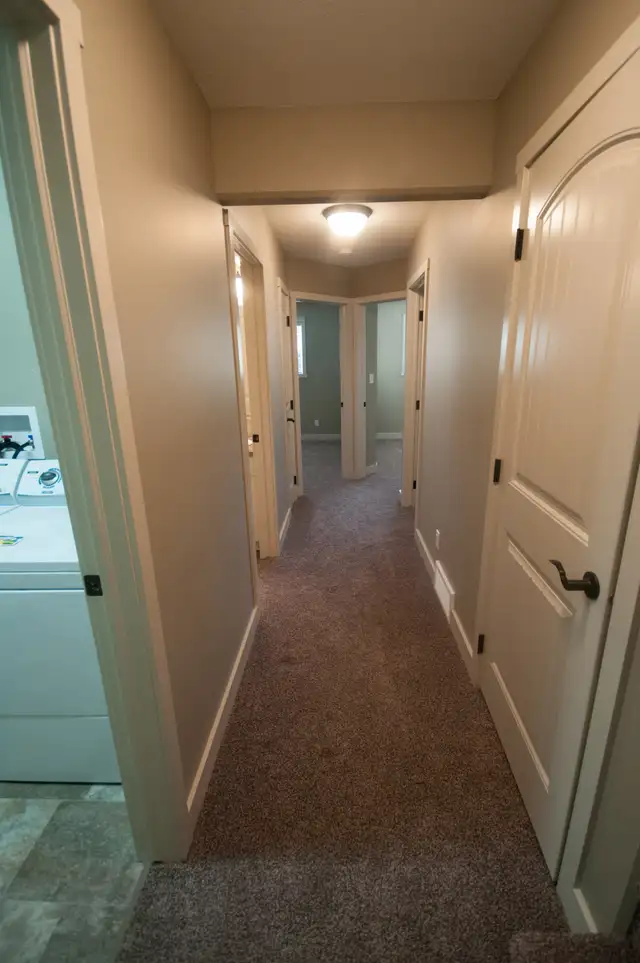 Modern 3 Bedroom / 2 Bathroom Room Unit - Photo 6