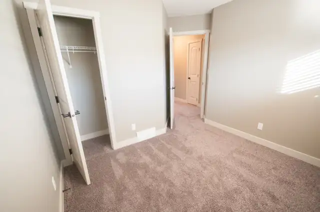 Modern 3 Bedroom / 2 Bathroom Room Unit - Photo 7