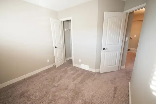 Modern 3 Bedroom / 2 Bathroom Room Unit - Photo 8