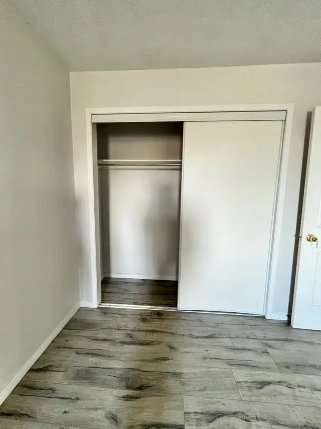 Huge Room for Rent by Winston Churchill & Hwy 403 in Erin Mills - Photo 9