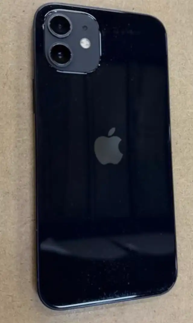 Apple iPhone 12 64gb Black - $250 - Photo 3