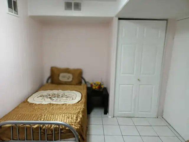 Newly Renovated Luxurious furnished basement available for rent - Photo 7