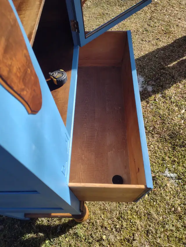 Antique cabinet with drawer - Photo 5