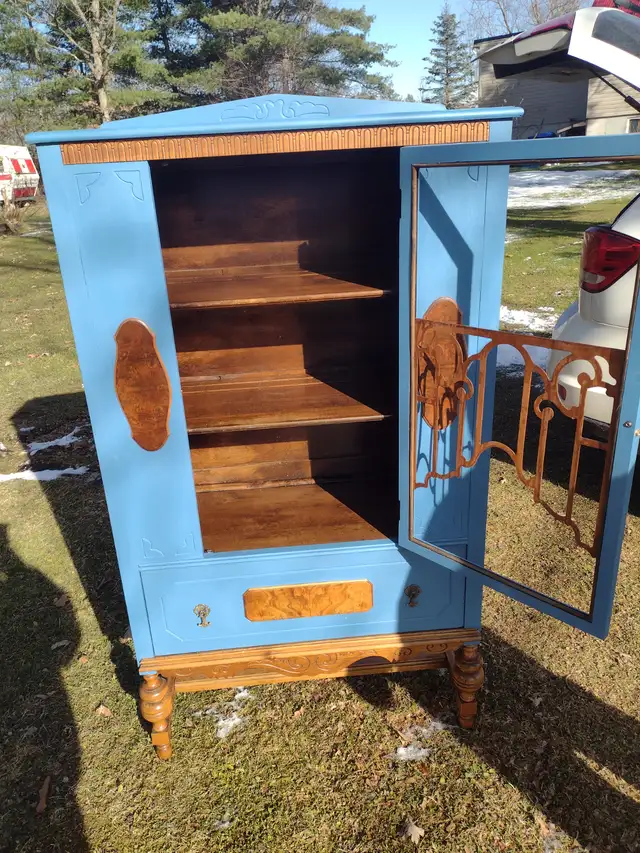 Antique cabinet with drawer - Photo 6
