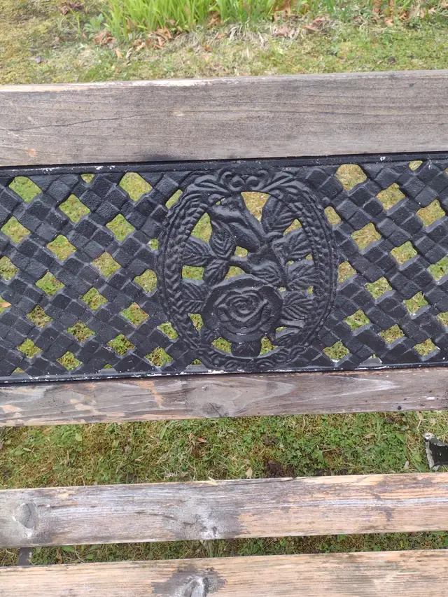 50' metal and wood bench - Photo 3