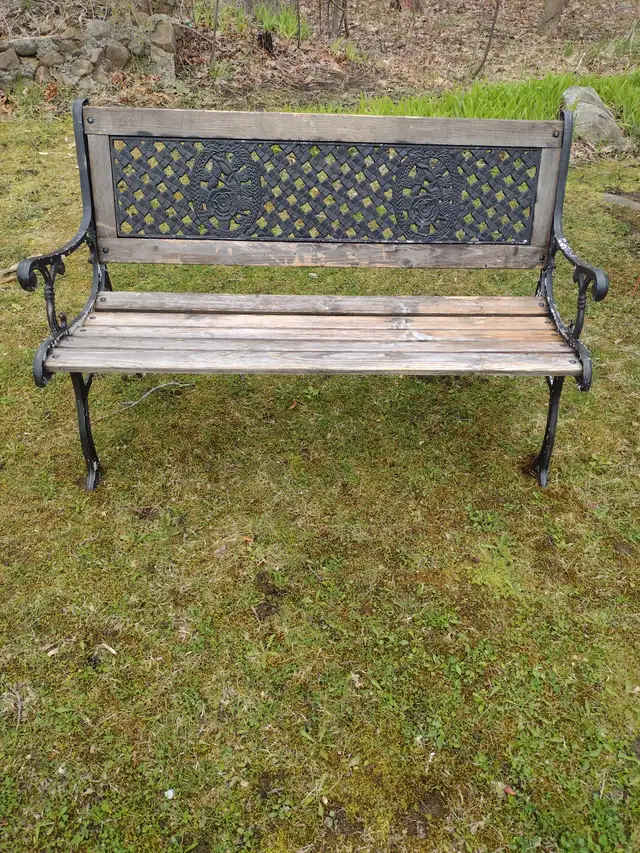 50' metal and wood bench - Photo 5