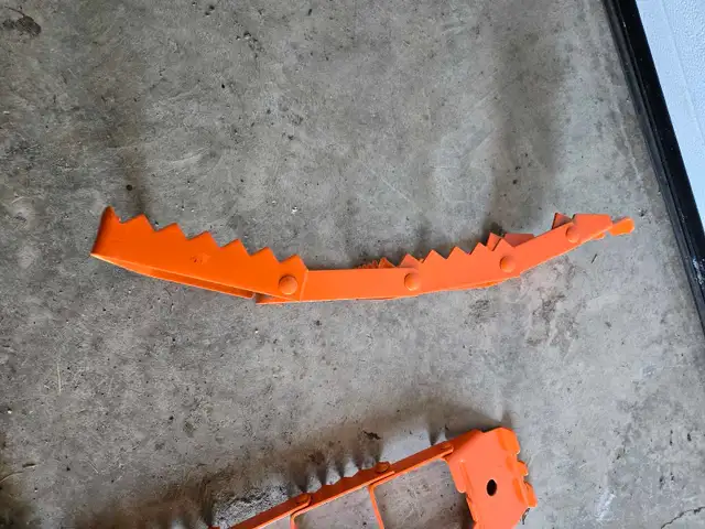 Metal traction plates - Photo 2