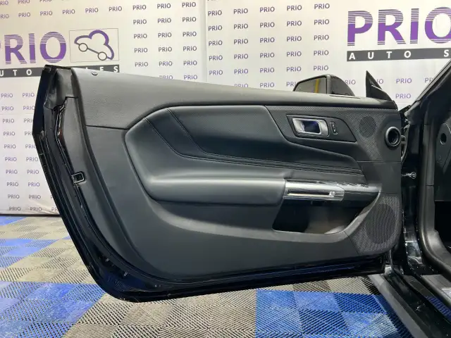 2025 Ford Mustang - Photo 9