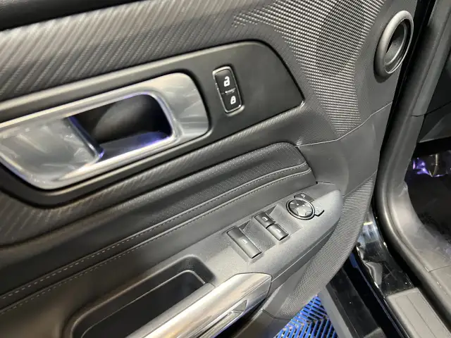 2025 Ford Mustang - Photo 11