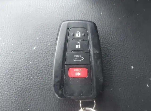 2023 Toyota RAV4 Hybrid XLE AWD - Photo 4