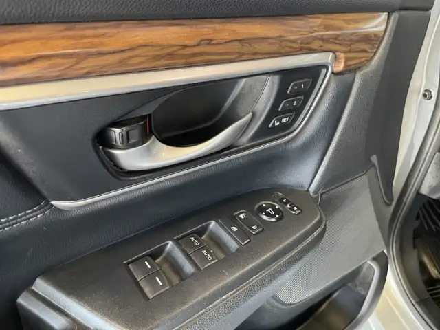 2017 Honda CR-V Touring - Photo 17