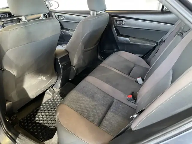 2017 Toyota Corolla LE - Photo 9