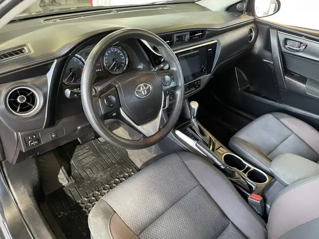 2017 Toyota Corolla LE - Photo 12