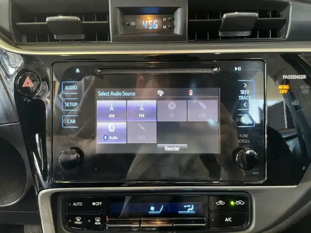 2017 Toyota Corolla LE - Photo 18