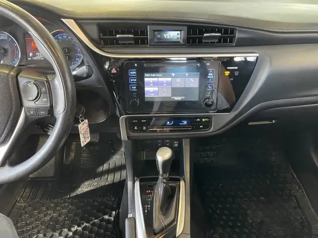 2017 Toyota Corolla LE - Photo 23