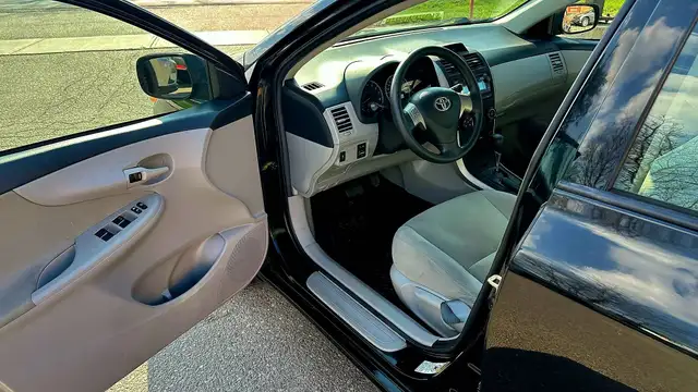 2013 TOYOTA COROLLA 4DR SDN AUTO - HEATED SEATS - AC - POWER LOC - Photo 9